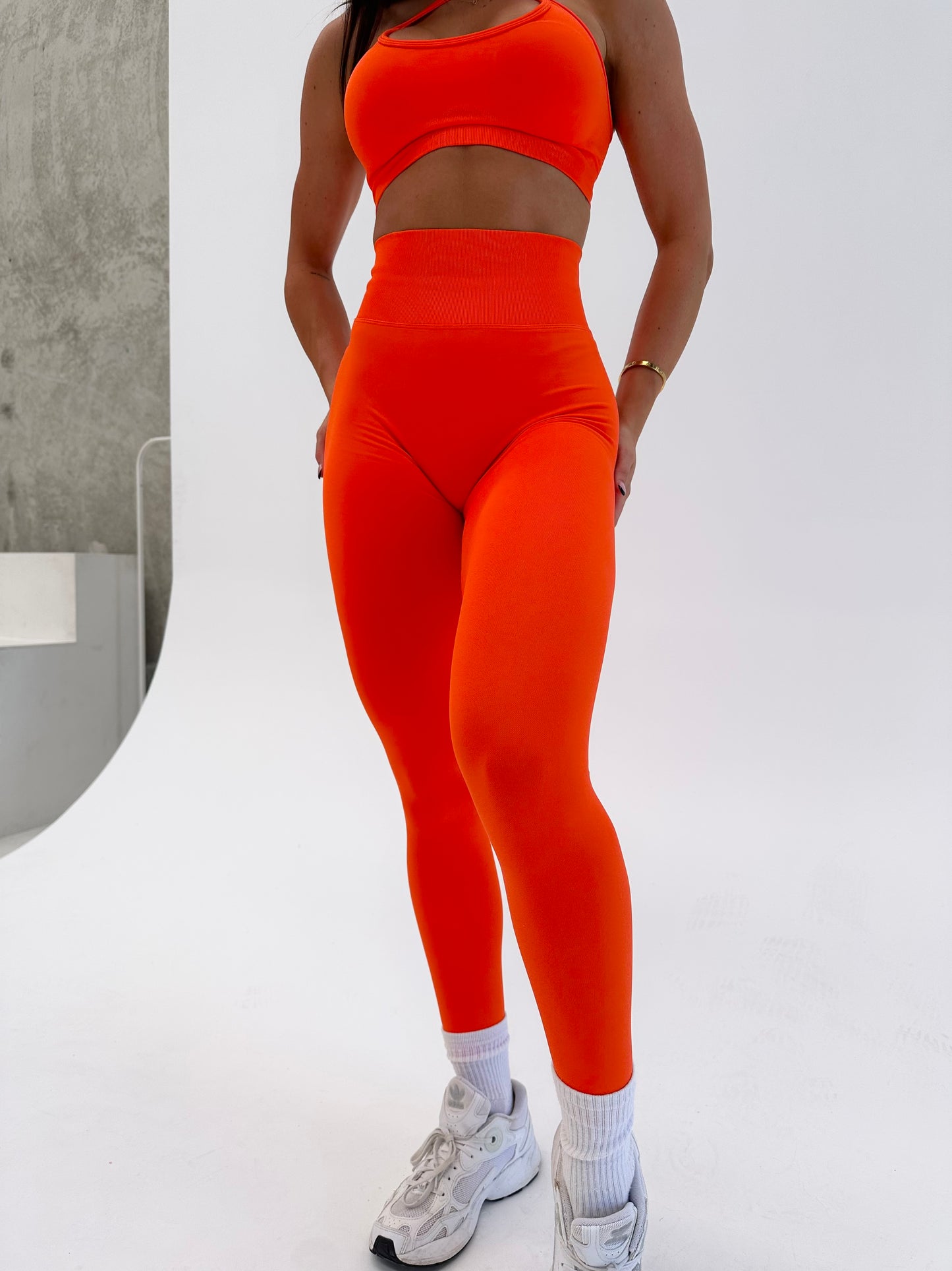 Essential Leggings - LAVA