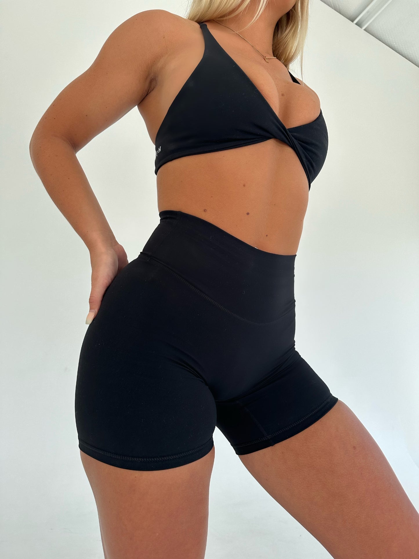Energy Shorts - BLACK