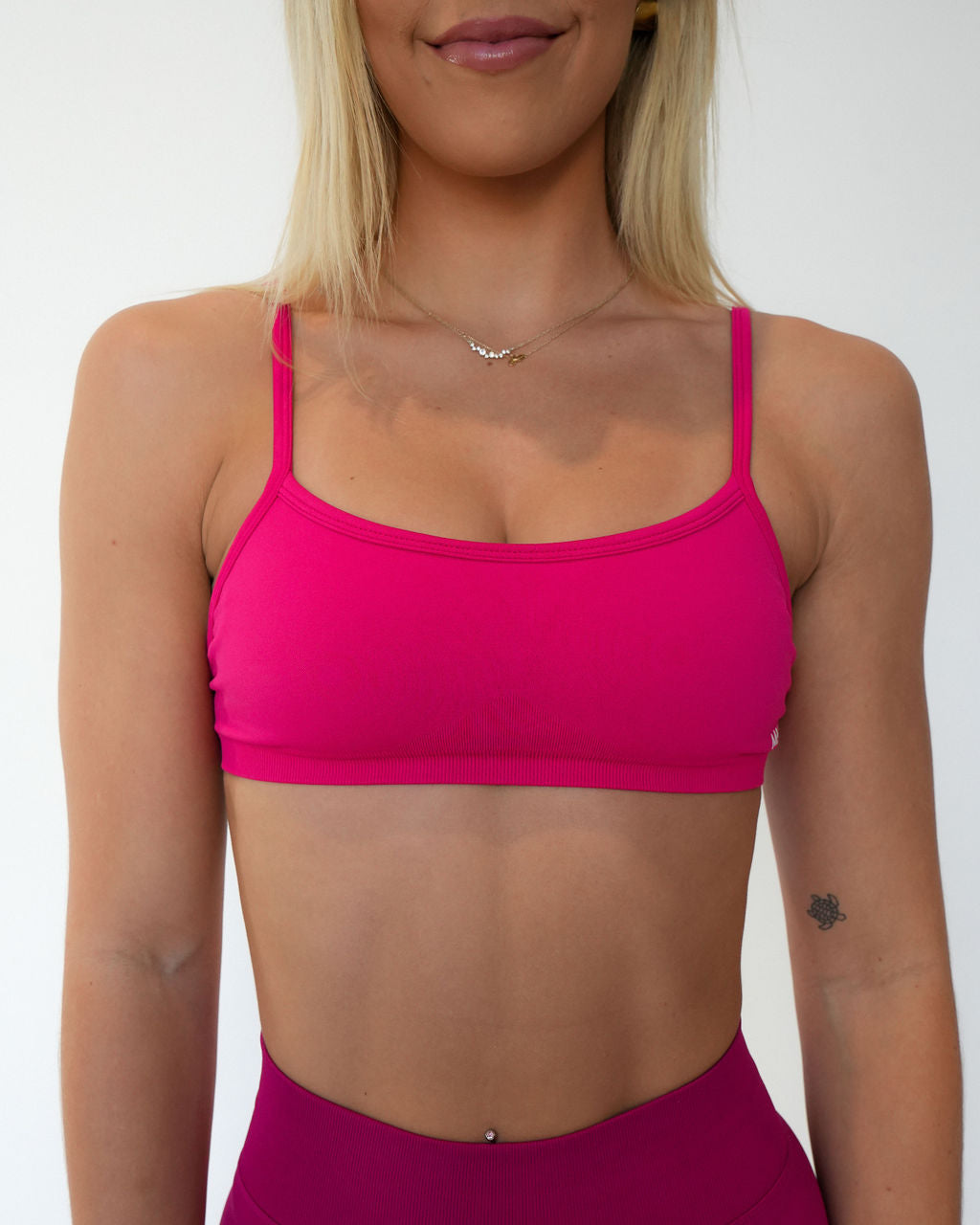 Contour Crop - BERRY