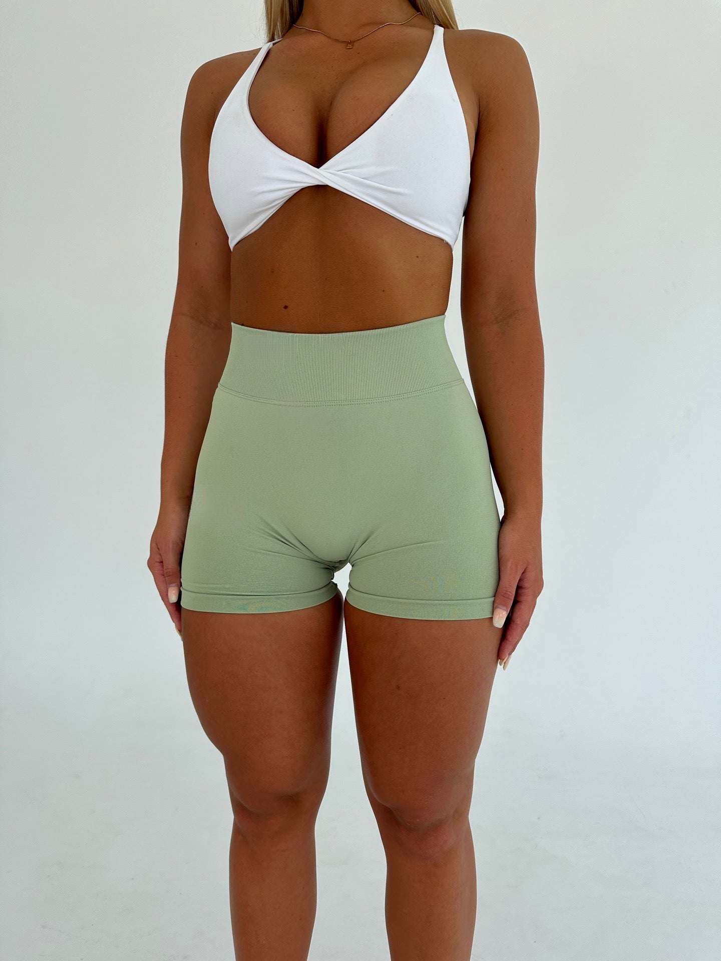 Essential Shorts - KIWI